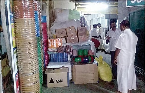 வெள்ளத்தால் பாதிக்கப்பட்டுள்ள கேரளாவுக்கு ரூ.25 லட்சத்துக்கு நிவாரணப் பொருட்கள்:தமிழக ஐயப்பா சேவா சங்கம் அனுப்பி வைத்தது