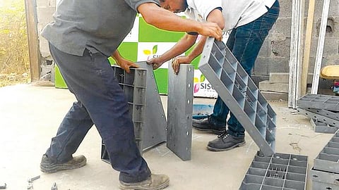 பிளாஸ்டிக் பலகை அடைப்பு