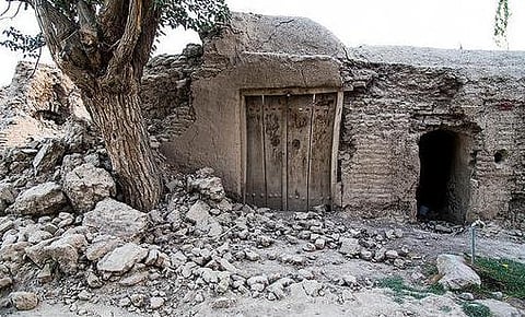 ஈரானில் சக்தி வாய்ந்த நிலநடுக்கம்: 2 பேர் பலி; காயம் 300