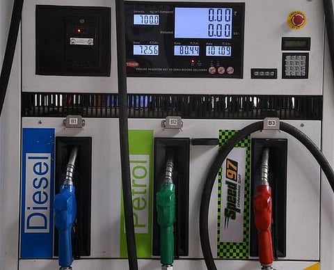 பெட்ரோல், டீசல் விலை மீண்டும் உயர்வு; மும்பையில் பெட்ரோல் விலை ரூ.87.89 ஆக அதிகரிப்பு