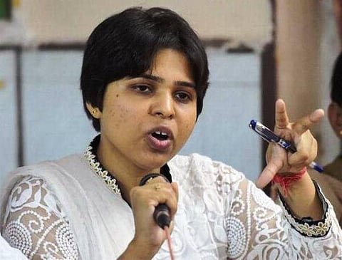 சபரிமலை விவகாரம்: பிரதமர் மோடியின் காரை மறிக்கப் போவதாகக் கூறிய பெண் ஆர்வலர் திருப்தி தேசாய் கைது