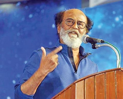 புதிய கட்சி தொடங்குவது குறித்து மன்ற நிர்வாகிகளுடன்
ரஜினிகாந்த் முக்கிய ஆலோசனை: கட்சி பெயர், கொள்கைகளை விரைவில் அறிவிக்க திட்டம்