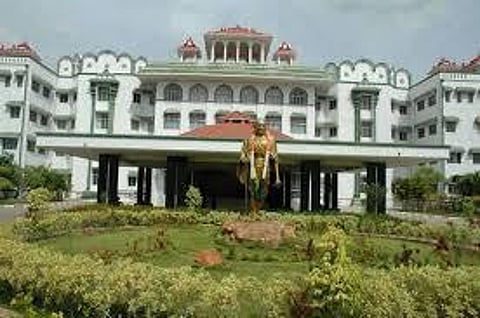 திருவாரூர், திருப்பரங்குன்றம் இடைத்தேர்தல்: அறிக்கை தாக்கல் செய்ய தமிழக தேர்தல் ஆணையருக்கு உயர் நீதிமன்றம் உத்தரவு