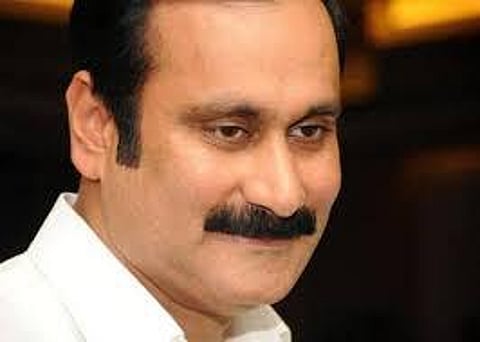 புதிய கல்விப் புரட்சி? ஆசிரியரே இல்லாத பாடத்துக்கு தேர்வு எழுதும் அரசுப் பள்ளி மாணவர்கள்: அன்புமணி விமர்சனம்