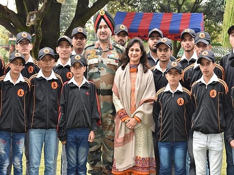 பயங்கரவாதத்தால் பாதிக்கப்பட்ட சிறார்களுடன் குழந்தைகள் தினம் கொண்டாடிய ராணுவத் தளபதி