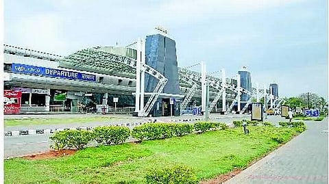 கஜா புயல்: கடுமையான காற்று காரணமாக சென்னை - திருச்சி ஏர் இந்தியா விமான சேவை ரத்து