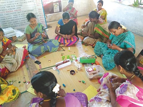 போகிற போக்கில்: நகையால் ஒளிரும் வாழ்க்கை