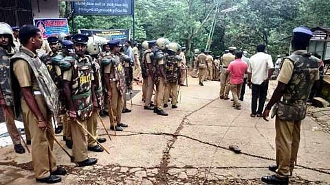 சபரிமலையில் பாதுகாப்பு என்ற பெயரில் அச்சுறுத்தலான சூழல்: கேரள அரசு மீது காங்கிரஸ் குற்றச்சாட்டு