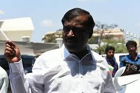 கஜா புயல்: மக்களின் அழுகுரல்கள் கேட்டுக்கொண்டே இருக்கின்றன; வேல்முருகன் வேதனை