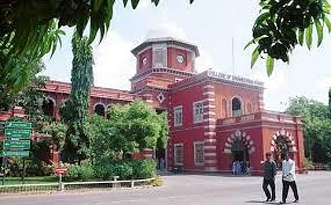 பொறியியல் தேர்வுகள் திட்டமிட்டபடி இன்றுமுதல் நடைபெறும் என அறிவிப்பு; நாகை உட்பட 3 மாவட்டங்களில் மட்டும் தேர்வுகள் ரத்து