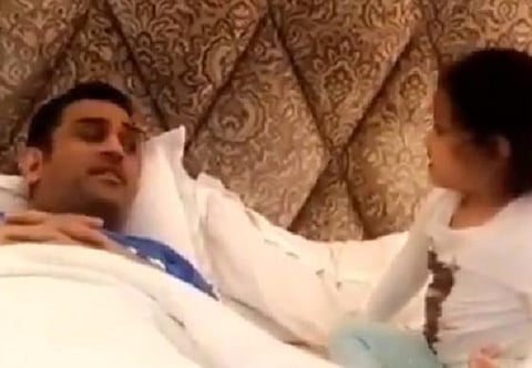 தமிழில் உரையாடும் தோனி...ஸிவா