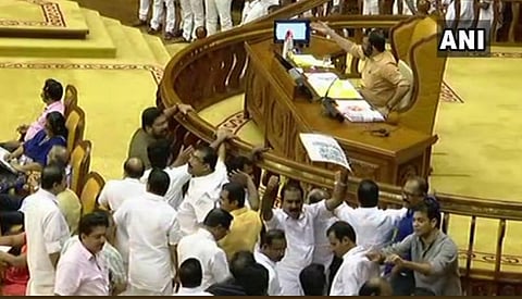 சபரிமலை விவகாரம்: கேரள சட்டப்பேரவையில் காங்கிரஸ் அமளி; கூச்சல் குழப்பம்