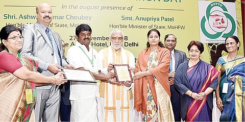 உடல் உறுப்பு தானத்தில் சிறந்து விளங்கியதற்காக
தமிழகத்துக்கு தொடர்ந்து 4-வது முறையாக விருது: டெல்லியில் நடந்த விழாவில் மத்திய அரசு வழங்கியது