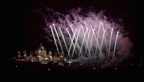 தீபாவளி பட்டாசுன்னாதான் புகை வருமா? திருமணப் பட்டாசுன்னா பிரச்சினை இல்லையா?- பிரியங்கா சோப்ராவை சாடிய நெட்டிசன்கள்