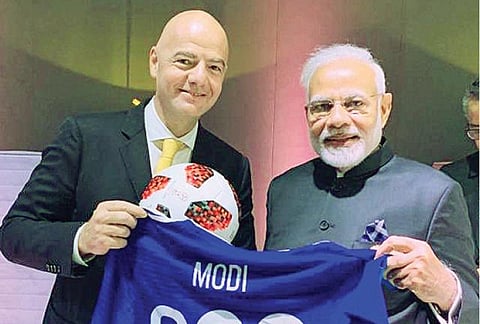 பிஃபா சார்பில் மோடிக்கு ஜெர்சி 