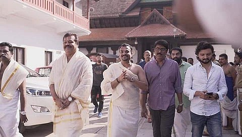 விக்ரமின் ‘மகாவீர் கர்ணா’: கேரளாவில் சிறப்பு பூஜை