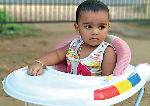 படம் நீங்க... வசனம் நாங்க... - வேலை வாங்கறாங்க!