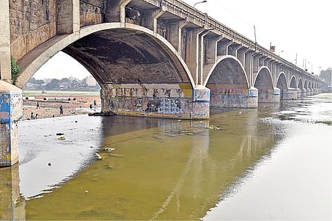 வைகை ஆற்றின் குறுக்கே பிரிட்டிஷார் கட்டிய சுமைதாங்கி: மதுரையின் அடையாளம் ஏவி மேம்பாலத்துக்கு வயது ‘133’