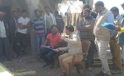 ம.பி.யில் அனுமதி பெற்று உ.பி.யில் மணல் கொள்ளை: மாஃபியாவை கையும் களவுமாகப் பிடித்த தமிழ் ஐஏஎஸ் அதிகாரிக்கு குவியும் பாராட்டு