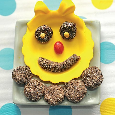 குழந்தைகளும் சமைக்கலாம்: இனிப்பு உருண்டை