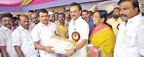 மத்தியிலும், மாநிலத்திலும் எந்நேரத்திலும் ஆட்சி மாற்றம் ஏற்படலாம்: கரூரில் மாற்றுக் கட்சியினர் இணைந்த பொதுக்கூட்டத்தில் திமுக தலைவர் ஸ்டாலின் கணிப்பு