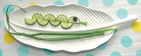 அலங்கரித்துச் சாப்பிடலாம்! - வெள்ளரிக்காய் பாம்பு