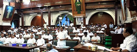 கஜா புயல் ஏற்பட்ட போது அதிகாரிகள் யாரும் வரவில்லை என்ற குற்றச்சாட்டு தவறு: பேரவையில் முதல்வர் பழனிசாமி விளக்கம்