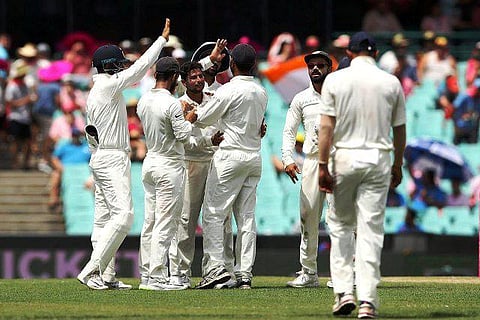 அடுத்தடுத்து விக்கெட்டுகளை இழந்து ஆஸி. திணறல்: ஜடேஜா அபாரம்; இந்திய அணி ஆதிக்கம்