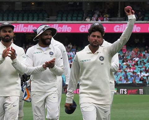 30 ஆண்டுகளுக்குப்பின் உள்நாட்டில் பாலோஆன் பெற்றது ஆஸி. 300 ரன்களில் ஆல்அவுட்: குல்தீப் அபாரம்