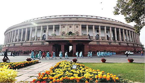 உயர் சாதி ஏழைகளுக்கு 10 சதவீத இட ஒதுக்கீடு வழங்க மக்களவையில் மசோதா நிறைவேற்றம்: மாநிலங்களவையில் இன்று தாக்கல்