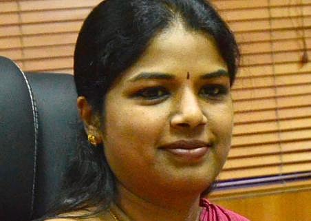 அங்கன்வாடியில் பயிலும் நெல்லை ஆட்சியரின் மகள்: அரசுத்துறை அதிகாரிகளுக்கு முன்மாதிரி