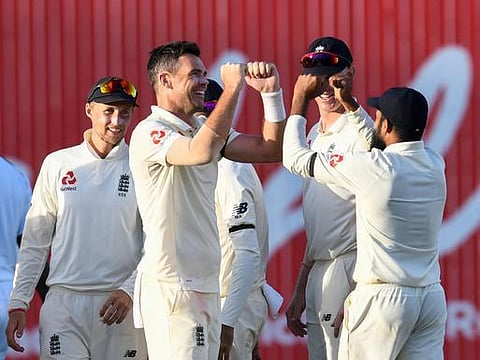 ஜேம்ஸ் ஆண்டர்சன், ஸ்டூவர்ட் பிராட் 1000 விக்கெட்டுகள் சாதனை: மே.இ.தீவுகள் அபார பேட்டிங்குக்குப் பிறகு சரிவு- ஹெட்மையர் அதிரடி