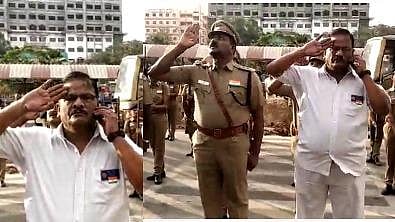 தேசிய கீதத்துக்கு மரியாதை தராமல் செல்போனில் பேச்சு: காணொலியில் சிக்கிய சென்ட்ரல் ரயில்வே ஸ்டேஷன் அதிகாரி