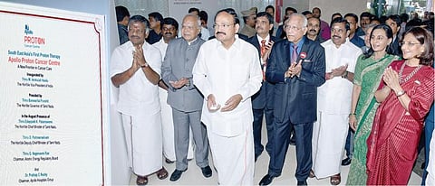 அப்போலோ ப்ரோட்டான் புற்றுநோய் சிகிச்சை மையம் திறப்பு; ஆரோக்கிய வாழ்க்கையில் கவனம் செலுத்த வேண்டும்: இளைஞர்களுக்கு குடியரசு துணைத் தலைவர் வெங்கய்ய நாயுடு அறிவுரை