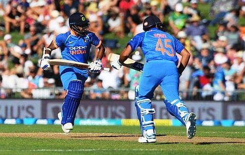 ரோஹித், தவண் அசத்தல்; நியூசி.க்கு 325 ரன்கள் இலக்கு: அசார் சாதனையை சமன் செய்த தோனி