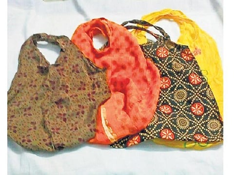 சூழல் காப்போம்: காகிதக் குப்பைத்தொட்டி