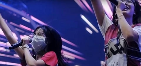 பாப் பாடகி டீ ஷர்ட்டில் நாஸிப் படையின் ஸ்வஸ்திக் சின்னம்: இஸ்ரேல் தூதரகம் கண்டனம்