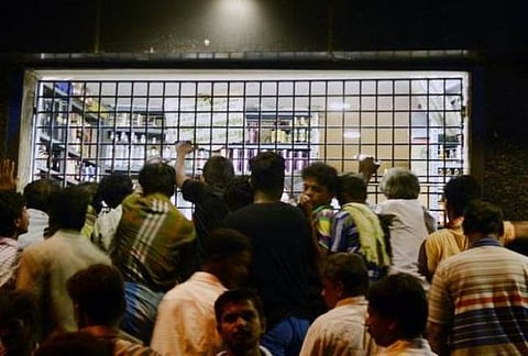 ‘தி இந்து’ செய்தி பொதுநல வழக்கானது: தமிழகத்தில் இன்று மதுக்கடைகள் மூடல் - காந்தி நினைவு தினத்தில் மதுவிலக்கு