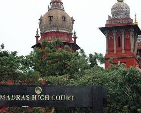 போராட்ட வழக்கு நிலுவையில் உள்ளதால் ஆசிரியர்களுடன் பேச்சுவார்த்தை நடத்த முடியாது: உயர் நீதிமன்றத்தில் தமிழக அரசு விளக்கம்