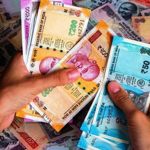 ஓட்டுபோடலன்னா காசை திருப்பிக் கொடுங்க: தேர்தலில் தோற்ற பெண் வேட்பாளரின் கணவர் வீடு வீடாக குமுறல்