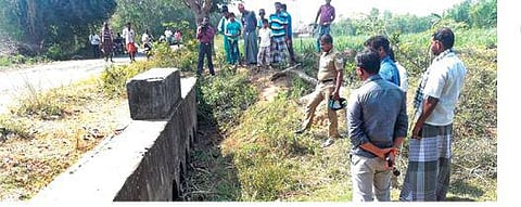 கூடா நட்பைக் கண்டித்த கணவனுக்கு மது ஊற்றிக் கொடுத்துக் கொன்ற மனைவி உட்பட 4 பேர் கைது