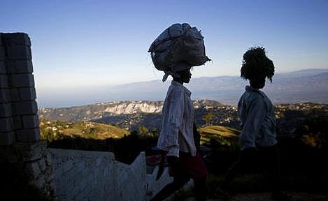 பஹாமஸ்: ஹைதி மக்கள் வந்த படகு கவிழ்ந்து விபத்து - 28 பேர் பலி