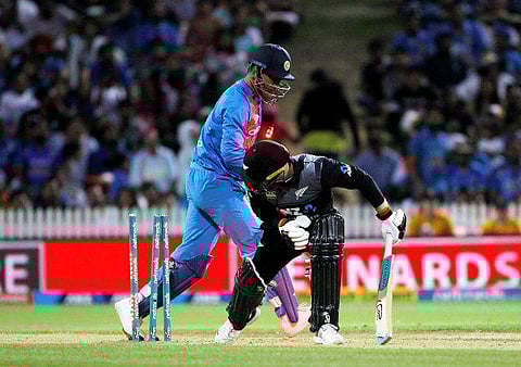 ஐசிசி எச்சரிக்கை பலித்தது: தோனியின் மின்னல் வேக ஸ்டெம்பிங்கில் மிரண்ட சீபெர்ட்