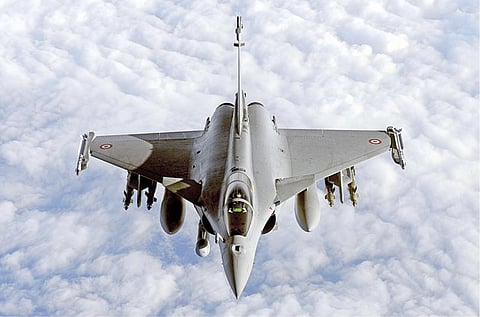 பிரான்ஸ் நிறுவனத்துடன் பாஜக அரசு செய்த ஒப்பந்தத்தின்படி ரஃபேல் விமானம் விலை 3% குறைவு: நாடாளுமன்றத்தில் தாக்கல் செய்யப்பட்ட சிஏஜி அறிக்கையில் தகவல்