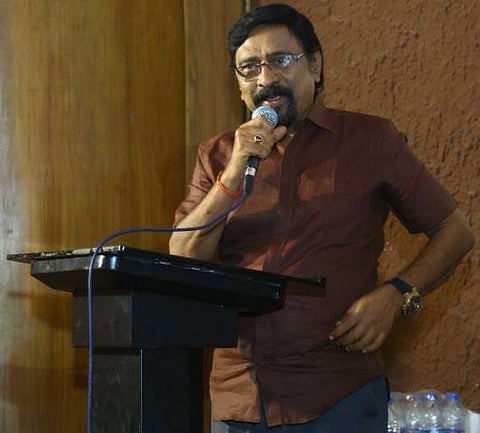 கறிவேப்பிலையாக ஒதுக்கி விடுகிறார்கள்: தயாரிப்பாளர் சங்க நிர்வாகிகள் மீது இயக்குநர் ஆர்.வி.உதயகுமார் காட்டம்
