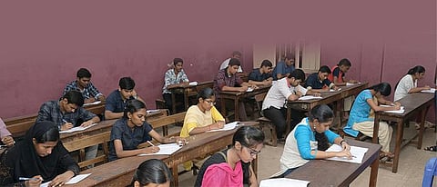 மதிப்பெண்கள் கழித்தல் முறை: மாணவர்களின் வாய்ப்புகளைப் பறித்துவிடக் கூடாது!