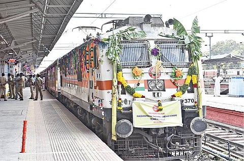 மதுரை-சென்னை இடையே பகலில் புதிய ரயில் சேவை தொடக்கம்: 6.30 மணி நேரத்தில் செல்லும் ‘தேஜஸ்’ சொகுசு ரயில்