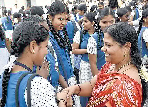 தேர்வு வழிகாட்டி: மாணவர்களுக்குப் பெற்றோர் செய்யும் உதவி