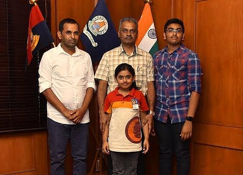 காவல்துறை சிசிடிவி கேமரா பொருத்த ரூ. 1.5 லட்சம் சேமிப்புப்பணத்தை அளித்த சிறுமி: கமிஷனர் நேரில் அழைத்து பாராட்டு