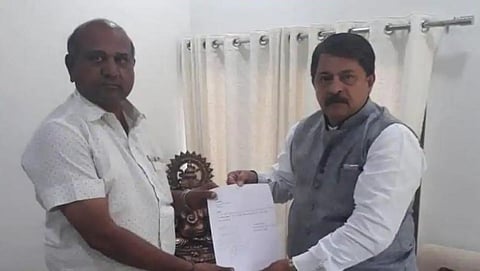 காங்கிரஸூக்கு நெருக்கடி: குஜராத்தில் 4 நாட்களில் 3 எம்எல்ஏ பதவி விலகல்: பாஜகவுக்கு தாவல்